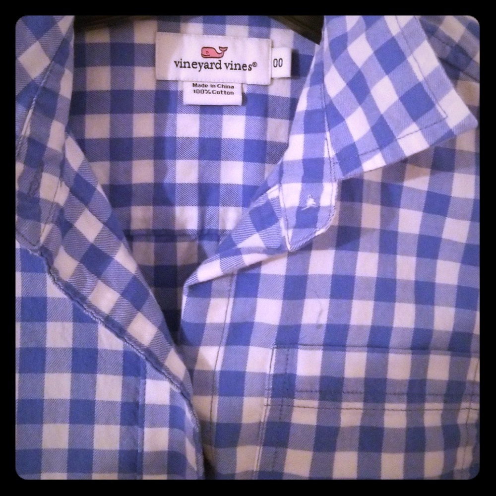 Vineyard vines button down shirt